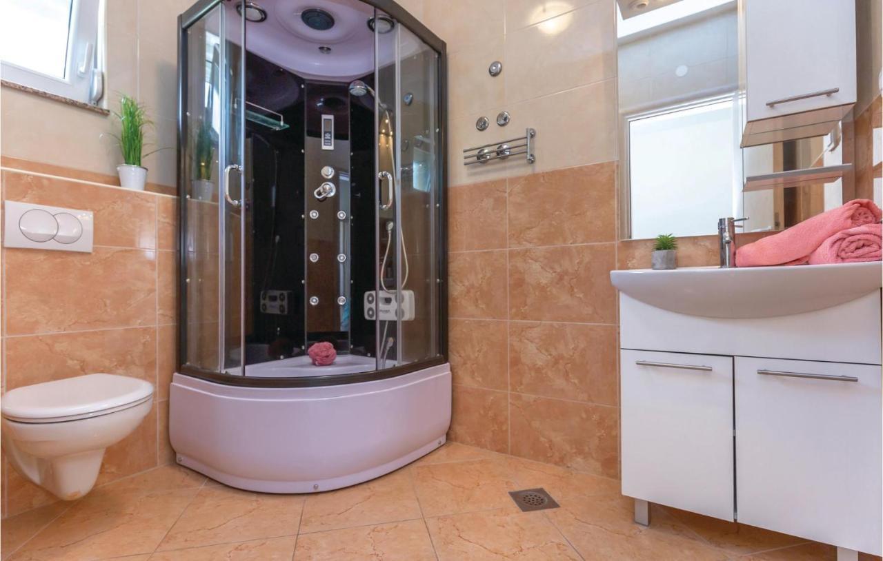 Beautiful Apartment In Krvavica With Kitchen ภายนอก รูปภาพ